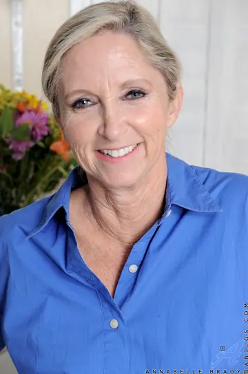 Annabelle Brady – Tall Mature Blonde Undresses in the Kitchen