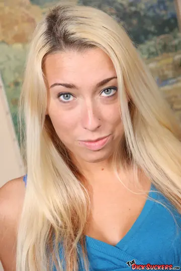 Jessica Woods – Thick Blonde MILF Strips Out of Her Shorts to Suck Cock