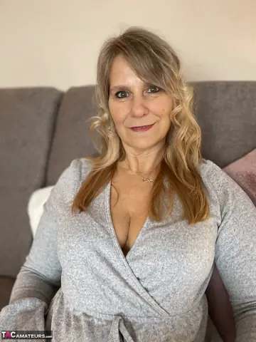 Sweet Susi – Blonde MILF with Big Tits Strips Out of Her Yoga Pants