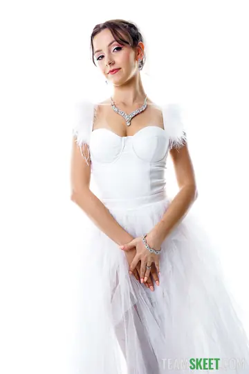 Ryan Keely – Thick Brunette MILF Joins Newlywed Couple for a Threesome