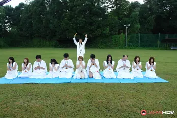 Yuka Sawakita – Japanese Women Undress Outdoors for Group Sex and Spreading