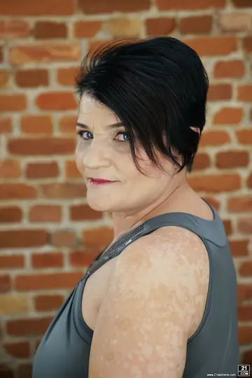 Dolly Bee – Short-Haired Mature Brunette with Big Tits Sucks and Fucks