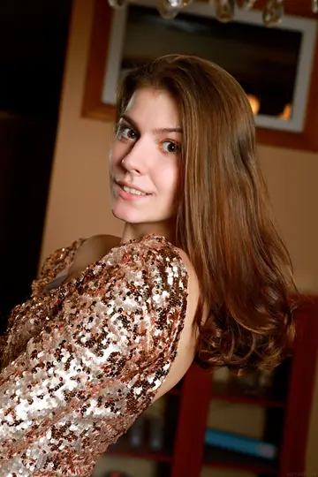 Lauren Swift – Tall Russian Redhead with Big Tits Spreads Her Pussy