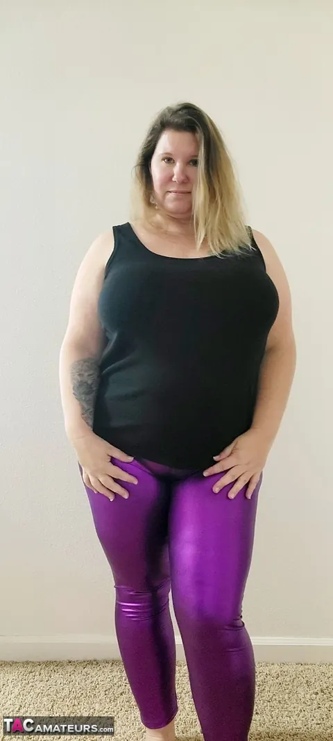 Busty Kris Ann: Curvy Blonde MILF Strips Out of Her Yoga Pants – photo 1 of 16
