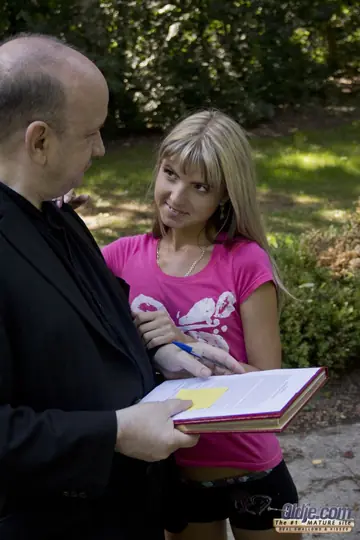 Gina Gerson – Slim Russian Brunette Takes Anal Outdoors with an Older Man
