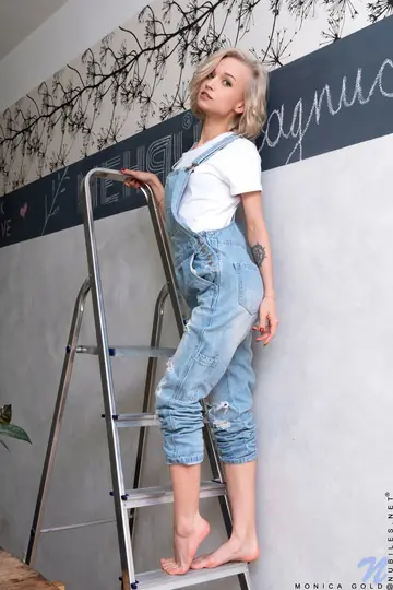 Monica Gold – Slim Short-Haired Blonde Strips Out of Her Jeans and Lingerie
