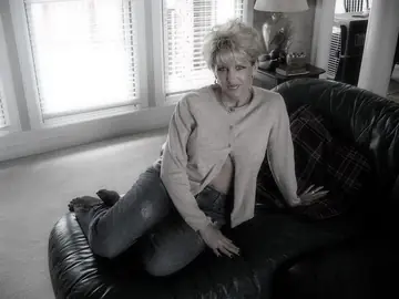 Racquel Devonshire – Blonde MILF in Jeans Shows Her Hairy Pussy and Swallows Cum
