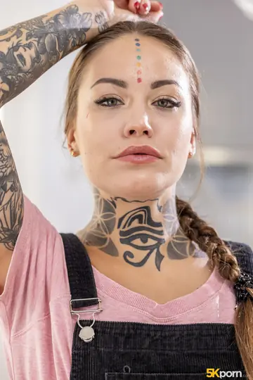 Mari Galore – Tattooed Brunette Gets Fucked and Spreads Her Pierced Pussy