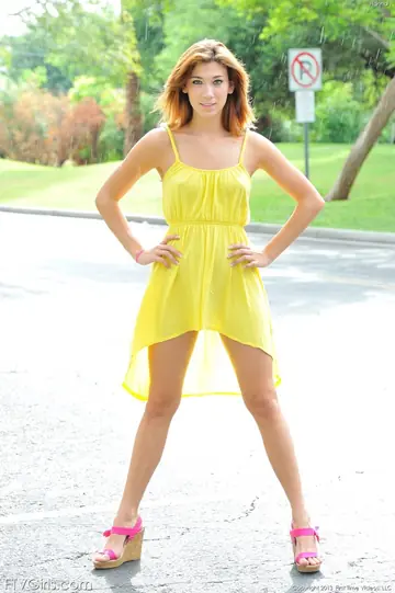 Hanna Reilly – Brunette Masturbates with a Cucumber Dildo Outdoors in a Skirt and Heels