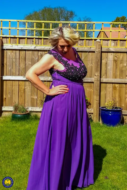 Camilla Creampie: British Blonde MILF Flashes Outdoors and Strips Nude – photo 7 of 20