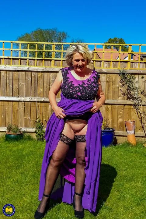 Camilla Creampie: British Blonde MILF Flashes Outdoors and Strips Nude – photo 17 of 20