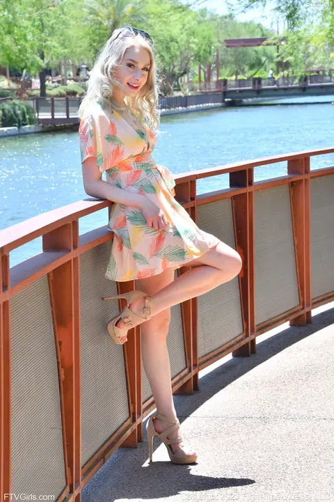Scarlett Hampton: Blonde in a Skirt and Heels Flashes Outdoors – photo 9 of 21