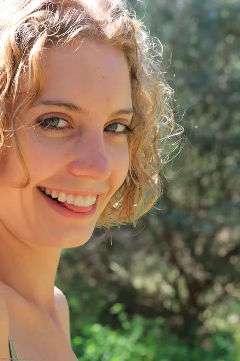 Kara Dashka: Blonde Slips Off Her Panties and Spreads Outdoors – photo 5 of 21