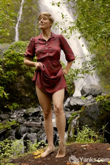 Aurora Odaire – Tall Redhead MILF Exposes Her Natural Tits and Ass in a Dress