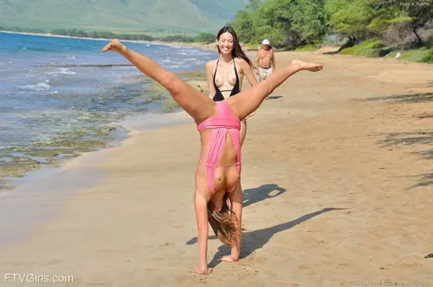 Marry Lynn: Slim Brunette with Natural Tits Spreads on the Beach – photo 11 of 20