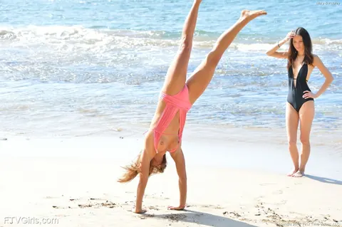 Marry Lynn: Slim Brunette with Natural Tits Spreads on the Beach – photo 9 of 20