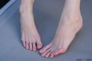 Amber Moore – Tall Skinny Blonde Gives a Footjob and Rides Her Partner