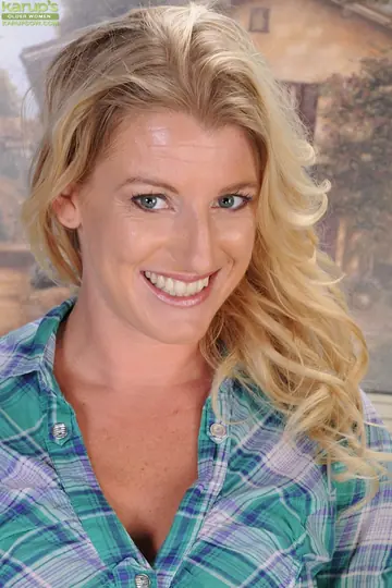 Avona Dominica – Busty Blonde MILF Flaunts Her Slim Legs and Shaved Pussy