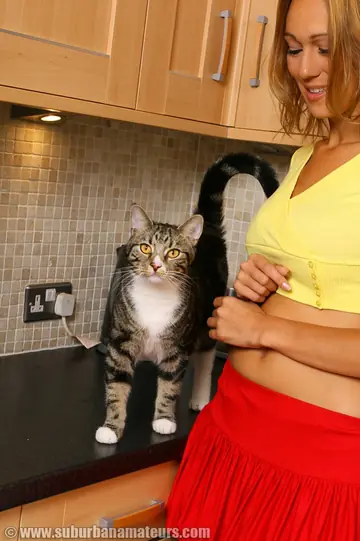 Yazmin Daniel – Busty British Brunette Masturbates with a Champagne Bottle in the Kitchen