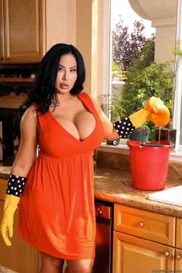 Sybil Stallone – Curvy Brunette MILF Bares Her Big Tits and Spreads in the Kitchen