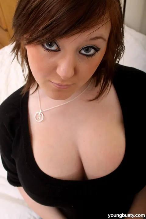 Malibu Candi: Blonde BBW Shows Off Her Big Tits – photo 6 of 21