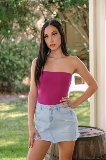 Jazmin Luv – Two Thick Brunettes in Heels Finger and Lick on the Sofa