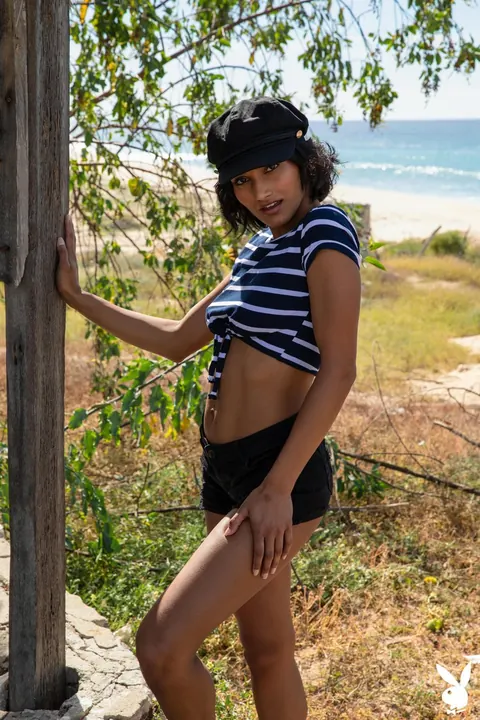 Angel Constance: Short-Haired Brunette Flashes Her Body on the Beach – photo 1 of 20