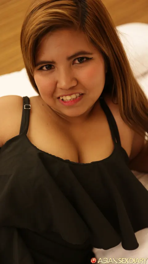 Asian BBW Undresses and Gets Fucked Deep – photo 5 of 21