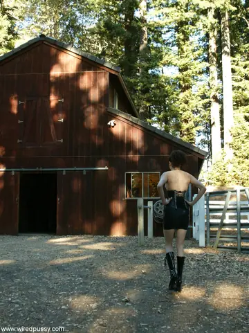 Keeani Lei – Brunette Asian MILF in Latex and Boots Uses a Dildo Outdoors