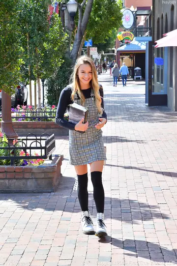 Naomi Swann – Blonde in Socks Fingers Her Ass and Spreads Outdoors