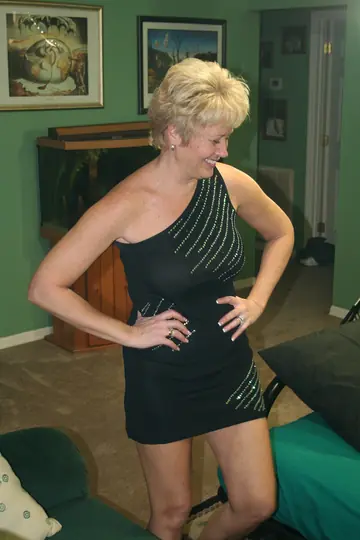 Tracy Lick – Tall Mature Blonde Swallows in Threesome with Toys