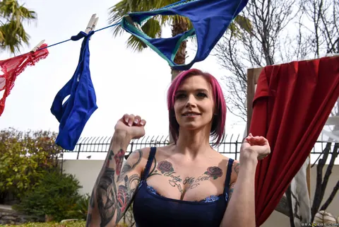 Anna Bell Peaks: Busty Tattooed Brunette and Redhead MILF Kiss Outdoors – photo 3 of 21