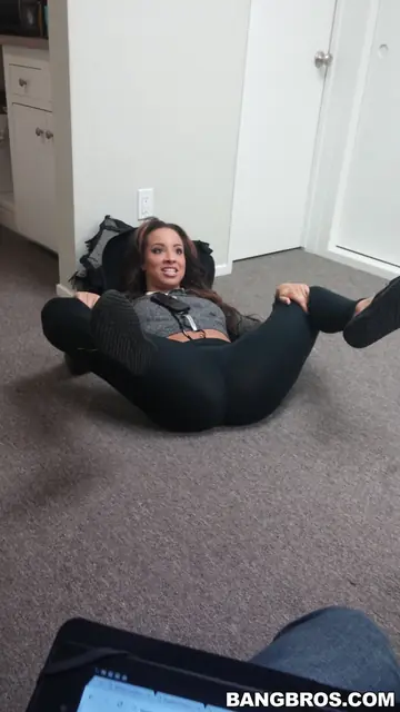 Fit Ebony Woman Takes a Creampie from Her Boss in the Office