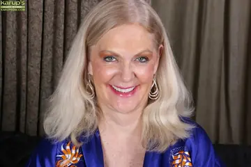 Judy Belkins – Curvy Mature Blonde Toys Her Shaved Pussy