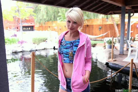Dani Desire: Thick Blonde Drops Her Shorts Outdoors to Show Off Her Bubble Butt – photo 1 of 17