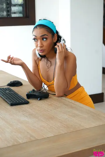 Sarah Lace – Curly Latina Undresses and Kisses Her Partner