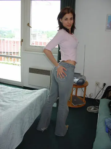 Satin Bloom – Czech MILF Takes Interracial Anal in the Bedroom