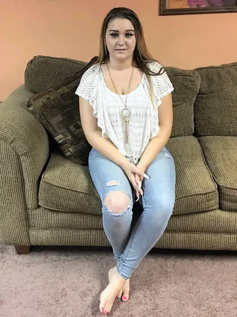 Dymond Rose: Tall Blonde BBW in Jeans Gives a Blowjob – photo 2 of 20