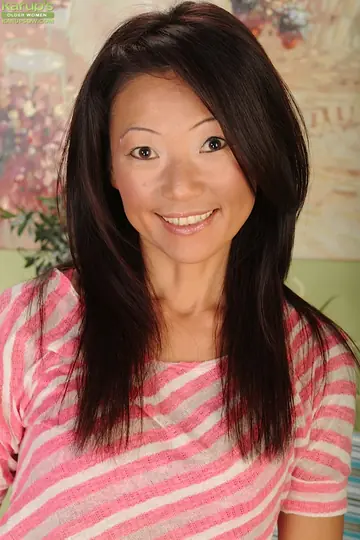 Natsuko Kurosawa – Thick Asian MILF in Lingerie Spreads Her Pussy and Ass