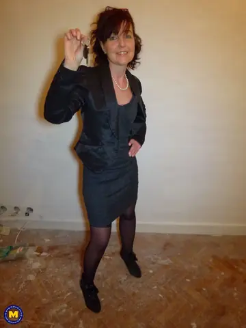 Joyce Mifle – Slim Mature Brunette Shows Off Her Lingerie and Stockings