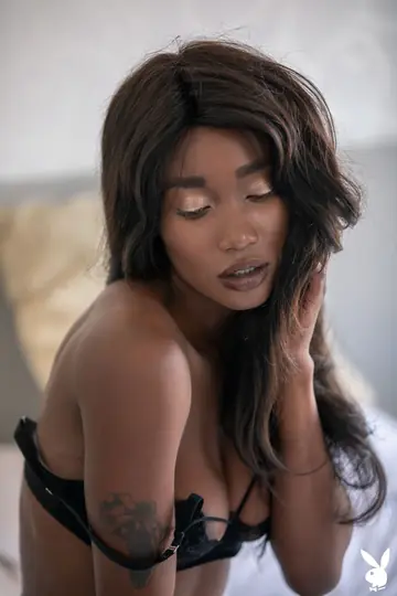 Mimi Desuka – Busty Ebony Babe Strips Out of Her Lingerie and Spreads Her Legs