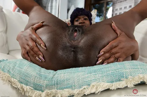 Pregnant Ebony Babe Spreads Her Anal Hole – photo 14 of 21
