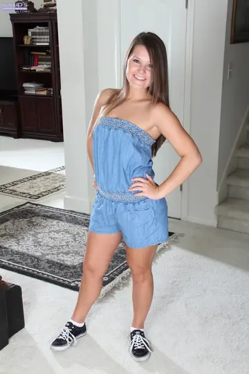 Abby Cross – Brunette with Small Natural Tits Shows Her Shaved Pussy