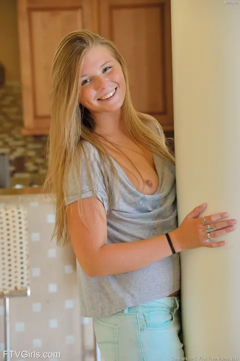 Melissa May: Blonde Teases in Jeans Then Fingers Her Shaved Pussy Outdoors – photo 6 of 20