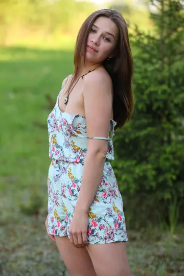 Foxy Salt – Slim Russian Brunette Has Sex Outdoors
