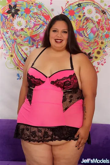 Lorelai Givemore – Curvy Latina Gets Fucked Doggy Style and Takes Cum on Her Feet