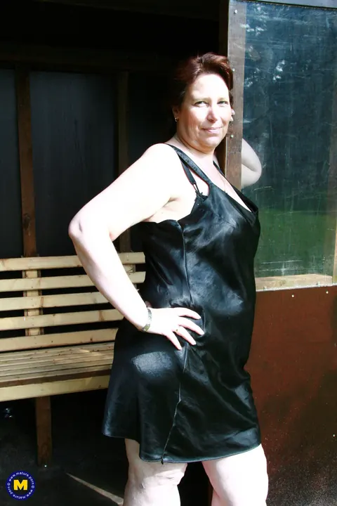 BBW Undresses Outdoors for Dildo Play – photo 2 of 21