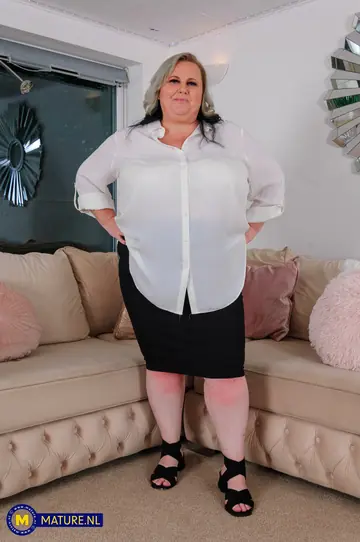 Mature BBW Undresses and Poses Nude