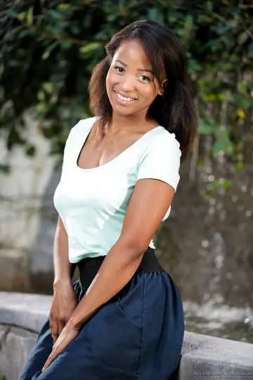 Ivy Sherwood – Ebony Babe Strips Out of Her Skirt and Spreads Outdoors