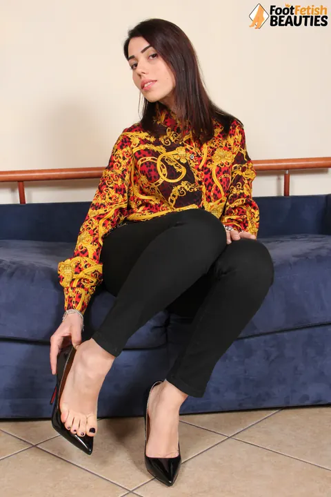 European Brunette Slips Off Her High Heels – photo 6 of 12